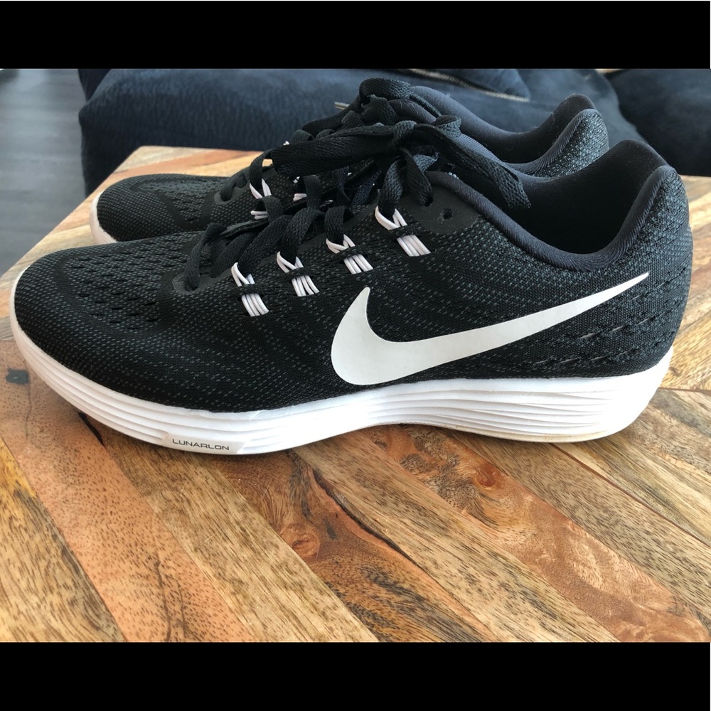 Women’s 7.5 Nike sneaker